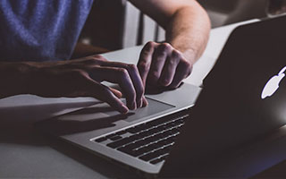 【财富周报】沪深交易所修订发布REITs审核指引，挪威主权基金重仓宁德时代|界面新闻